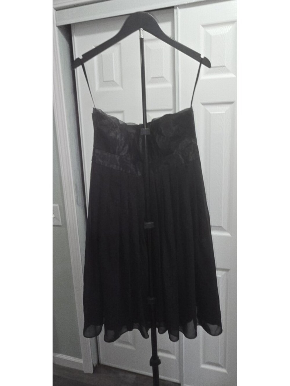 White House Black Market Size 8 Strapless Black Strapless Chiffon Party Formal - Picture 3 of 6